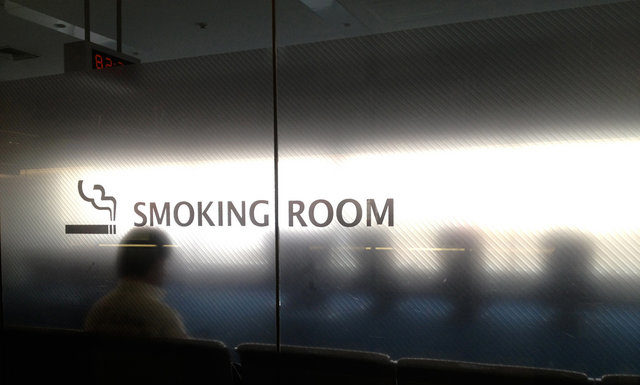 Does Doha airport have a smoking room? Does Doha airport have a smoking room?