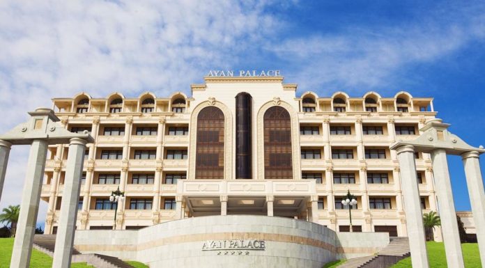 Does Munich Airport have an airside hotel? Does Munich Airport have an airside hotel?