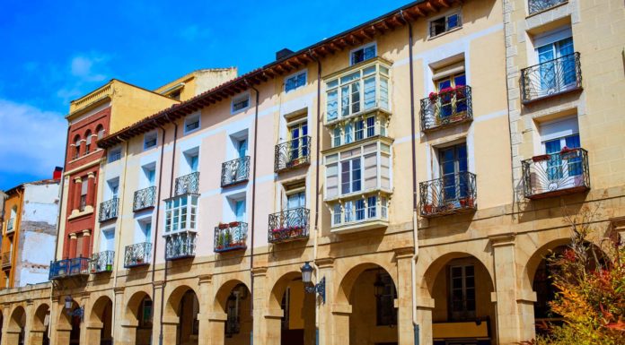 Does Naples have an old town? Does Naples have an old town?