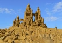 Does Nice have a sandy beach? Does Nice have a sandy beach?