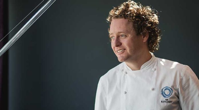 Does Tom Kitchin have a Michelin star? Does Tom Kitchin have a Michelin star?