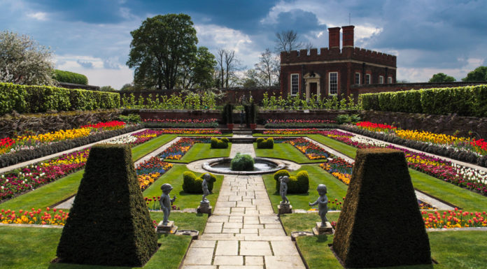 Does anyone live in St James palace? Does anyone live in St James palace?