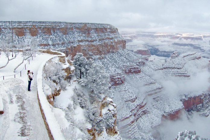 Does it snow in the Grand Canyon in April?