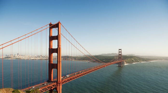 Does the Golden Gate Bridge connect to Oakland? Does the Golden Gate Bridge connect to Oakland?