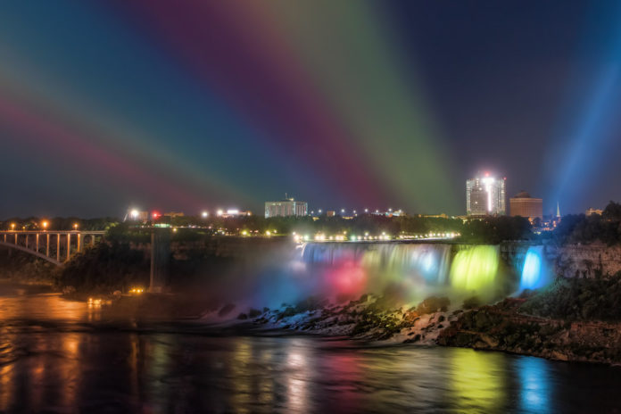 How can I go to Niagara Falls on a budget?