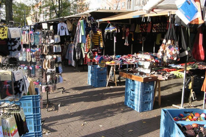 How do I dispose of clothes in Amsterdam?