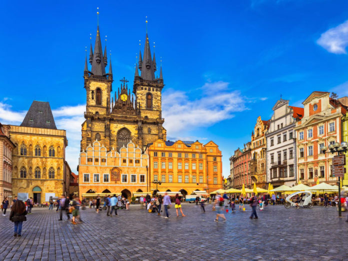 How do I get from Prague airport to Old Town?