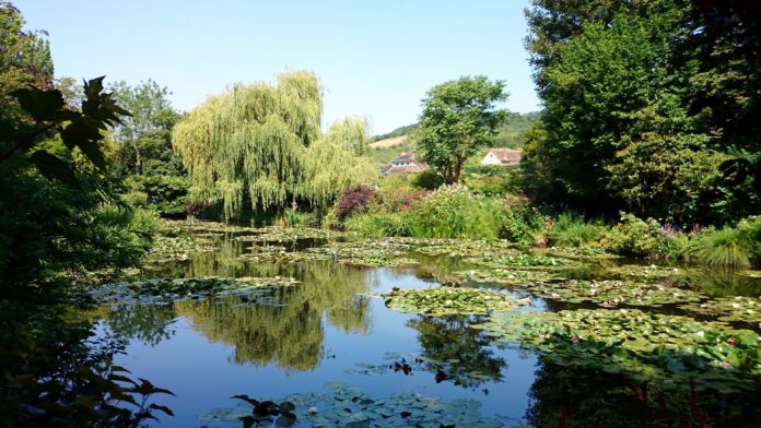How do I get to Monet's garden from Paris?