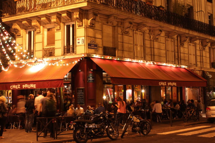 How do I pick a restaurant in Paris?