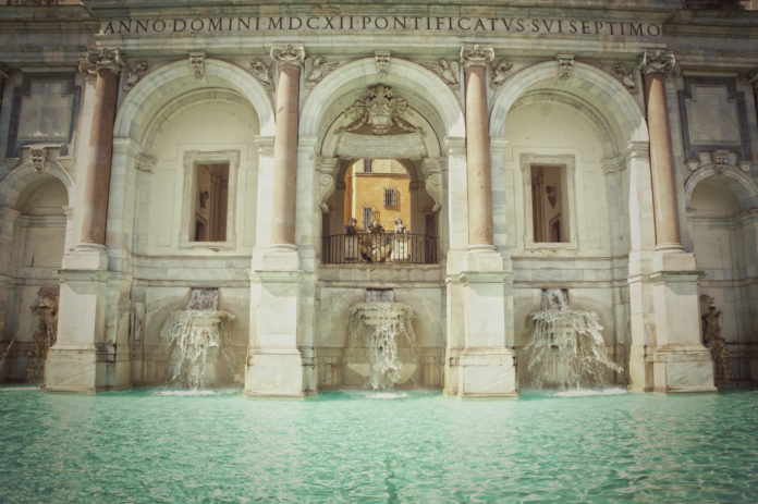 How do fountains in Rome work?