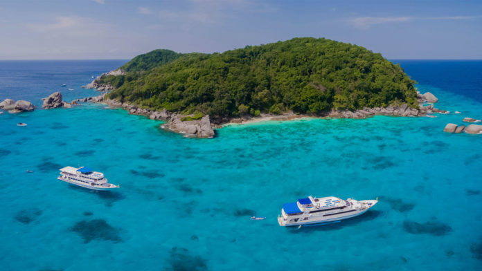 How do you dive in Similan Island?