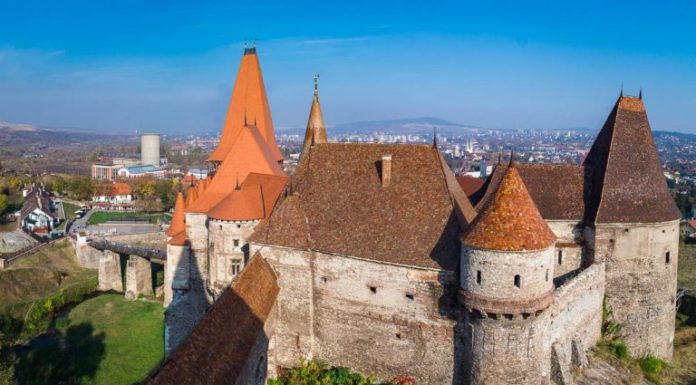 How do you get to Bran Castle from Bucharest? How do you get to Bran Castle from Bucharest?