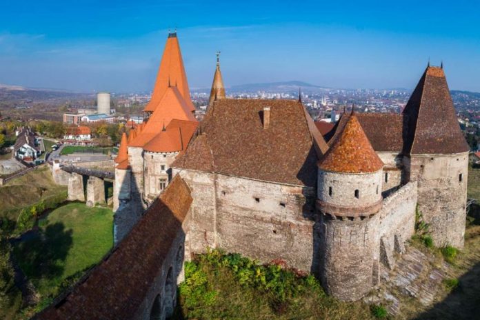 How do you get to Bran Castle from Bucharest?