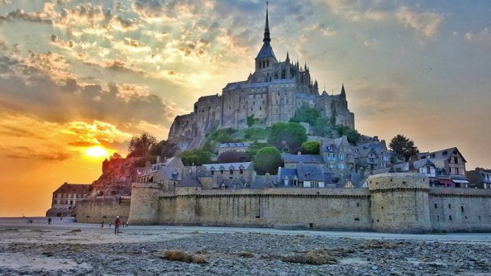 How do you get to St Mont Michel?