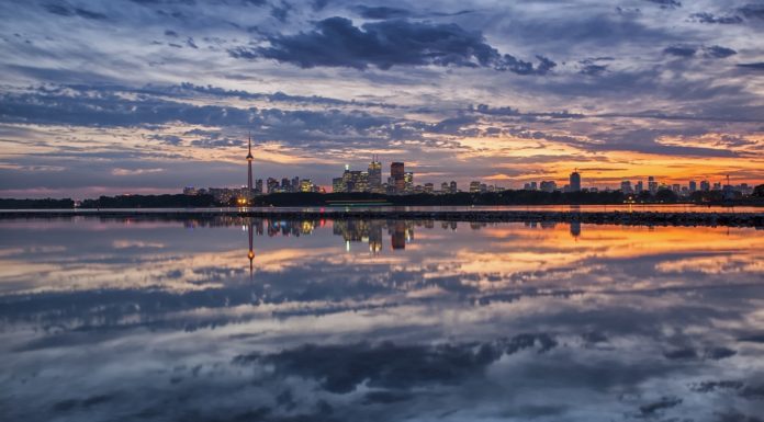 How far is Cortona to the sea? How far is Cortona to the sea?