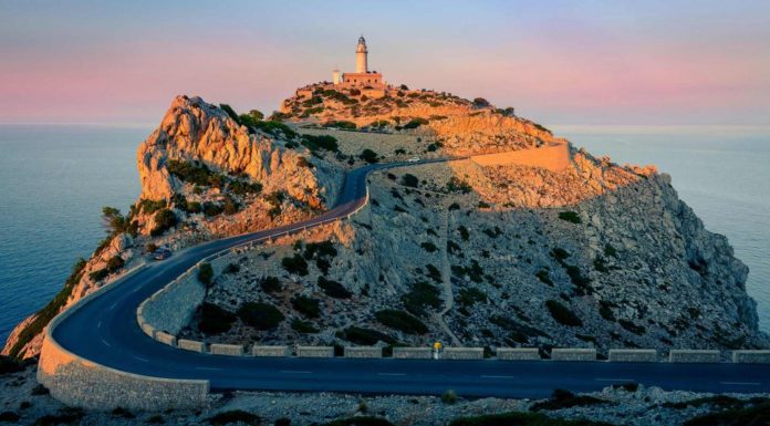 How far is Italy from France by train? How far is Italy from France by train?