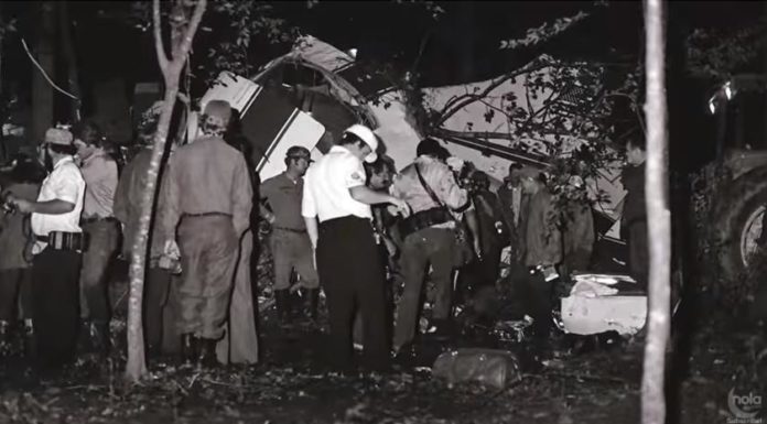 How far is Los Angeles from Houston Texas by plane? How far is Los Angeles from Houston Texas by plane?