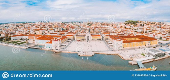 How far is the beach from Lisbon city Centre?