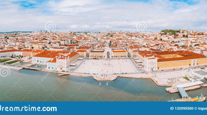 How far is the beach from Lisbon city Centre? How far is the beach from Lisbon city Centre?