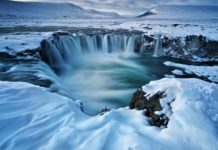 How is Iceland divided? How is Iceland divided?