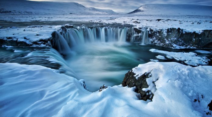 How is Iceland divided? How is Iceland divided?