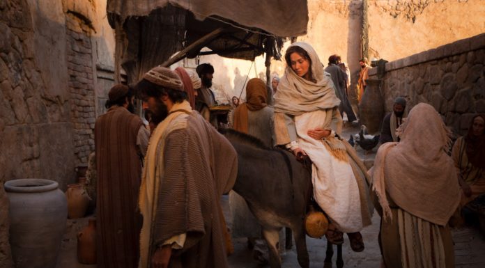 How long did Mary and Joseph stay in Bethlehem? How long did Mary and Joseph stay in Bethlehem?