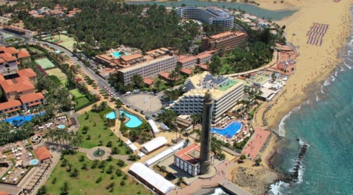 How many 18 hole golf courses are there in Gran Canaria? How many 18 hole golf courses are there in Gran Canaria?