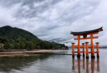 How many Shinto shrines are in Japan? How many Shinto shrines are in Japan?
