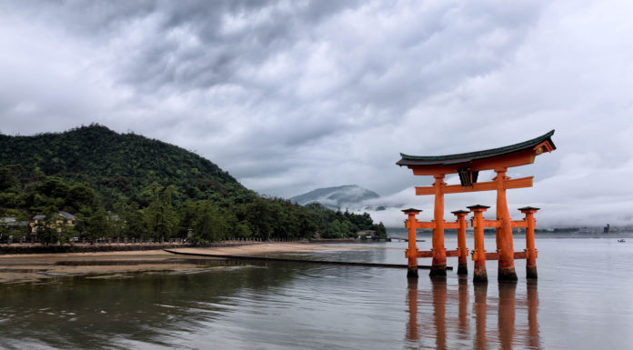 How many Shinto shrines are in Japan? How many Shinto shrines are in Japan?
