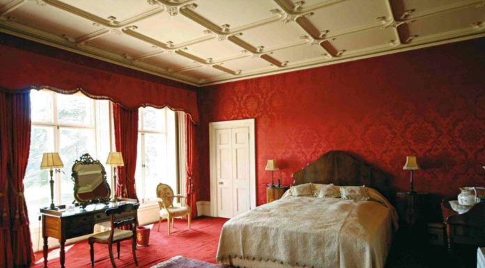 How many bedrooms are in Highclere Castle? How many bedrooms are in Highclere Castle?