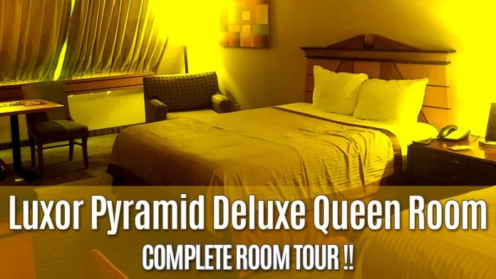 How many beds are in a deluxe room?