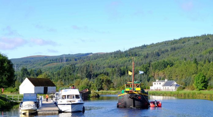 How many lochs are in the Caledonian Canal? How many lochs are in the Caledonian Canal?