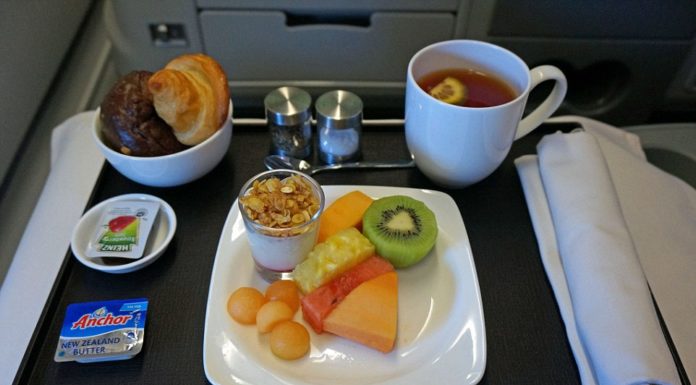 How many meals are served on Qatar Airways? How many meals are served on Qatar Airways?