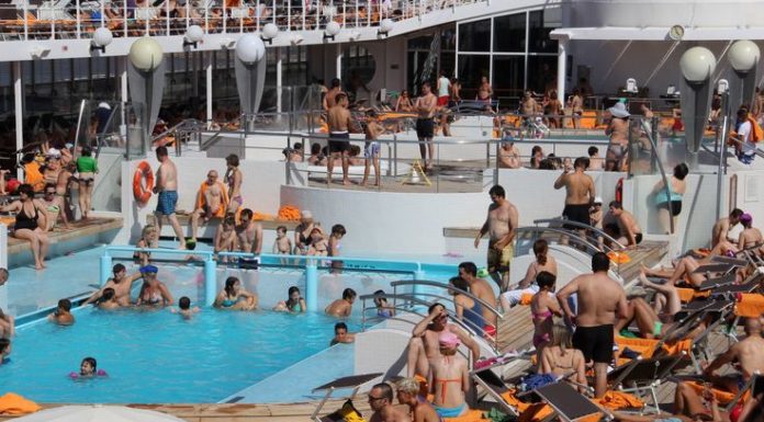 How many pools are on the Norwegian Breakaway? How many pools are on the Norwegian Breakaway?