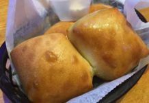 How many rolls are in a basket at Texas Roadhouse? How many rolls are in a basket at Texas Roadhouse?