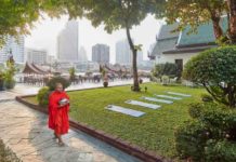 How many rooms does Mandarin Oriental have? How many rooms does Mandarin Oriental have?