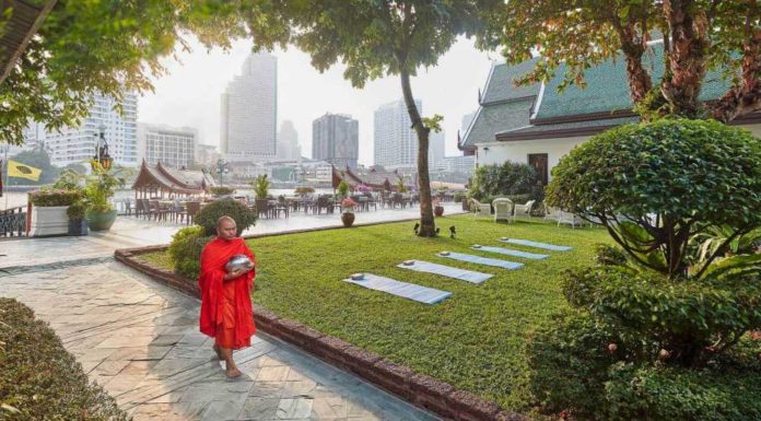 How many rooms does Mandarin Oriental have? How many rooms does Mandarin Oriental have?