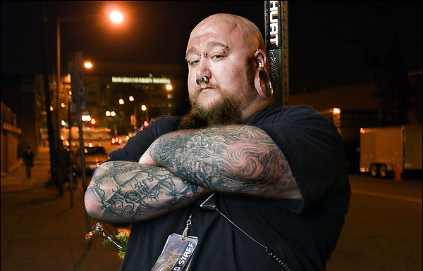 How much does a security guard make at Disney World? How much does a security guard make at Disney World?