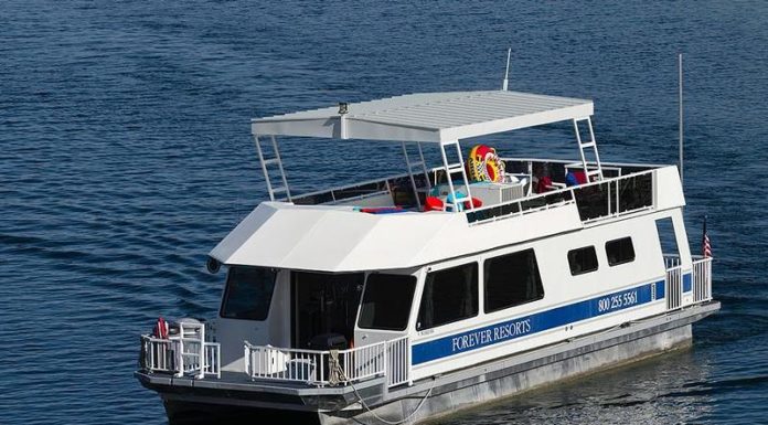 How much does it cost to charter a boat on Lake Michigan? How much does it cost to charter a boat on Lake Michigan?