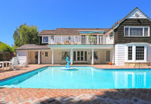 How much does it cost to tour Hollywood? How much does it cost to tour Hollywood?