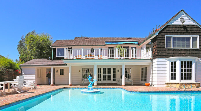 How much does it cost to tour Hollywood? How much does it cost to tour Hollywood?