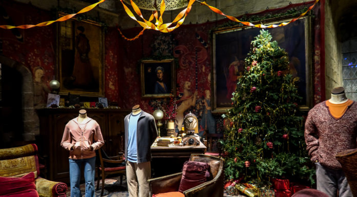 How much is Warner Bros Deluxe Tour? How much is Warner Bros Deluxe Tour?