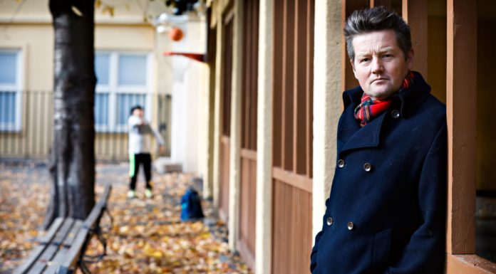 Hvilke karakterer må man ha for å bli flyvertinne? Hvilke karakterer må man ha for å bli flyvertinne?