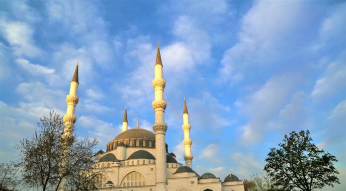 Iran’da ezan nasıl okunur? Iran'da ezan nasıl okunur?
