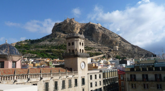 Is Alicante better than Valencia? Is Alicante better than Valencia?