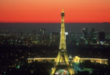 Is Disneyland Paris close to the Eiffel Tower? Is Disneyland Paris close to the Eiffel Tower?