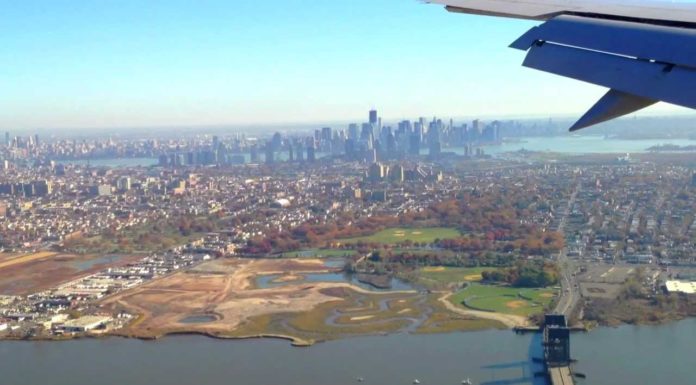Is EWR or JFK closer to Manhattan? Is EWR or JFK closer to Manhattan?