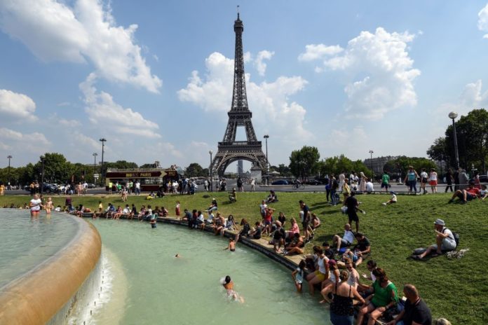 Is Eiffel Tower open for tourists 2021?