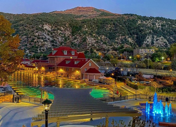 Is Glenwood Springs a ski town?