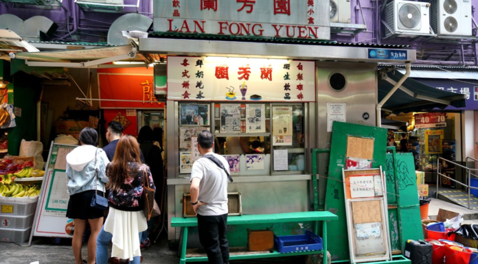 Is Hong Kong Disneyland in English? Is Hong Kong Disneyland in English?